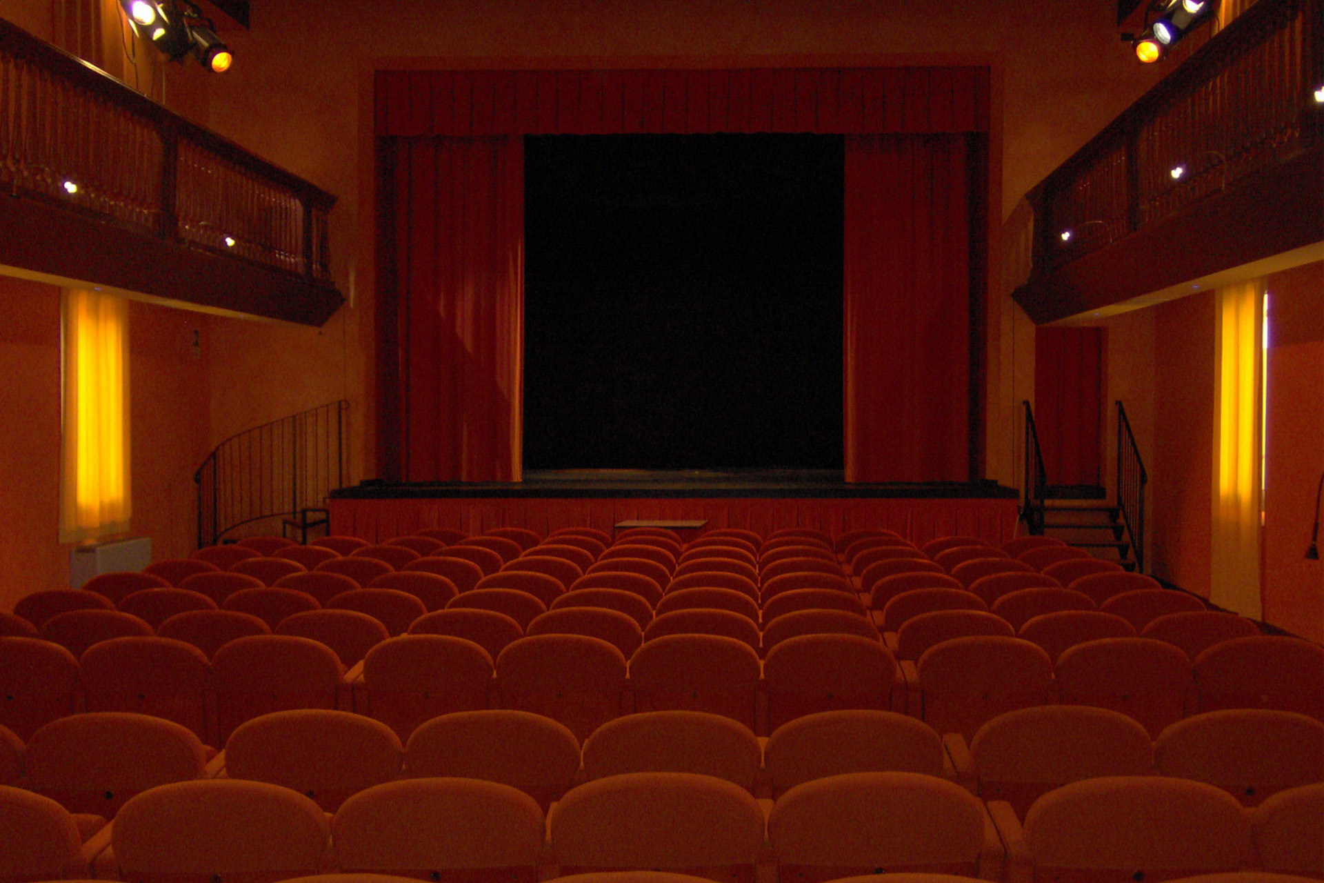Teatro Comunale of Castello d'Argile - Curtains for multi-purpose ...